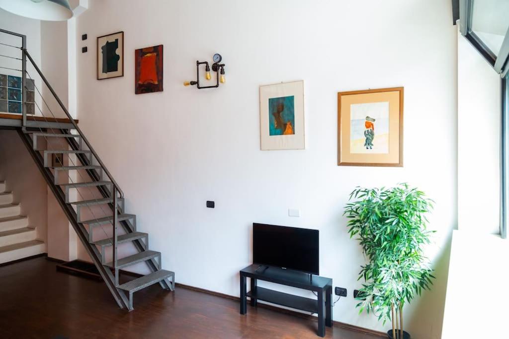 2 Min Da Porta Genova - Elegante Bilocale Apartment มิลาน ภายนอก รูปภาพ
