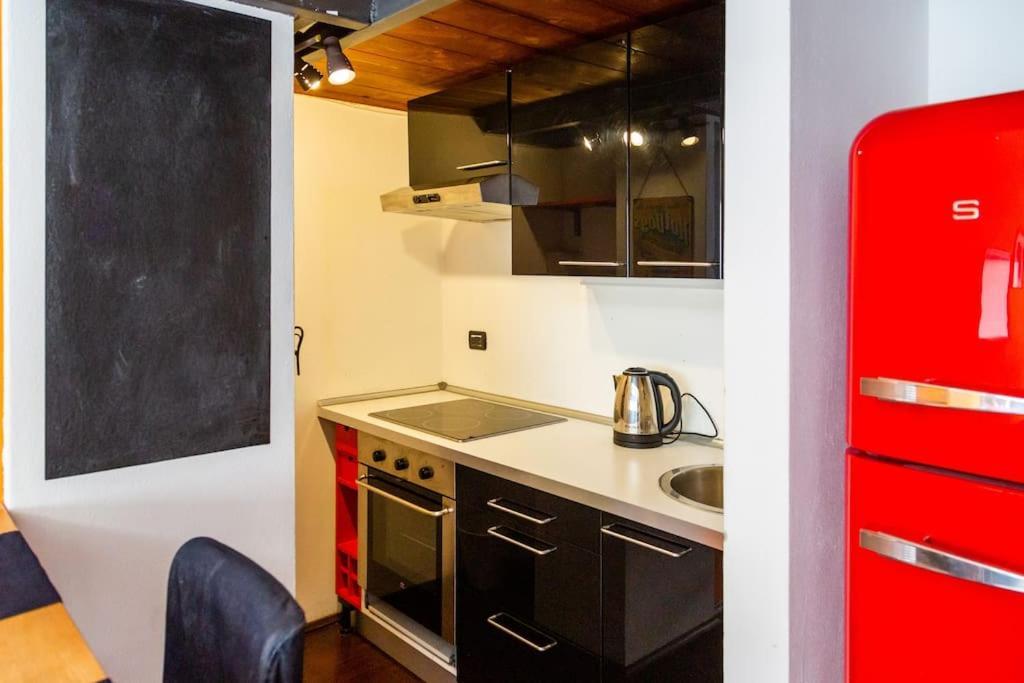 2 Min Da Porta Genova - Elegante Bilocale Apartment มิลาน ภายนอก รูปภาพ