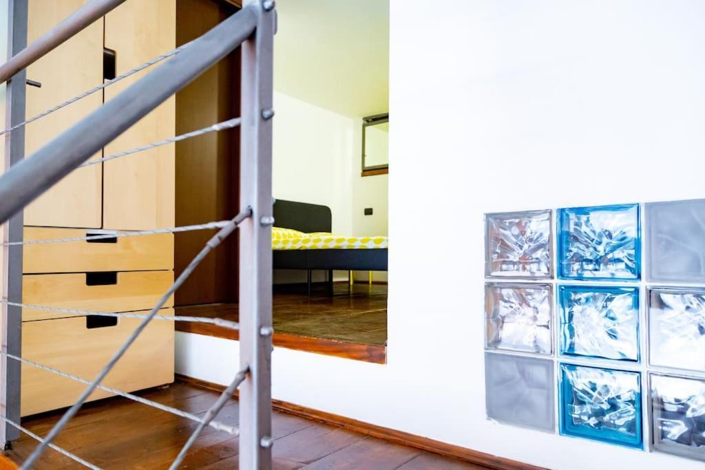 2 Min Da Porta Genova - Elegante Bilocale Apartment มิลาน ภายนอก รูปภาพ