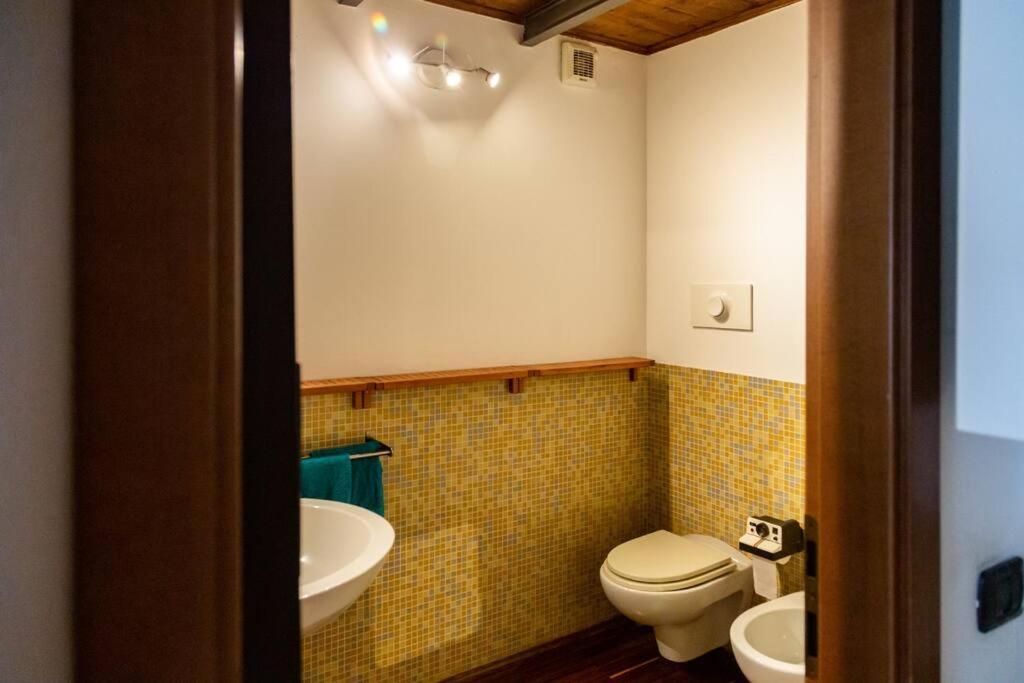 2 Min Da Porta Genova - Elegante Bilocale Apartment มิลาน ภายนอก รูปภาพ